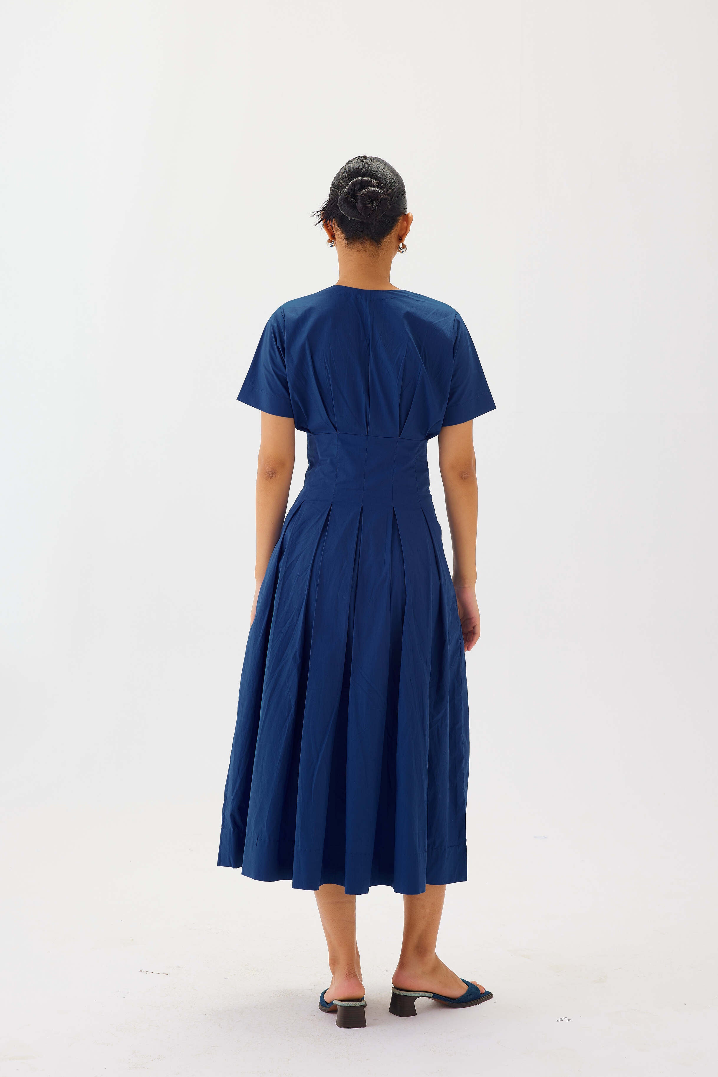 Poplin V-Neck Box Pleat Midi Dress | Blue