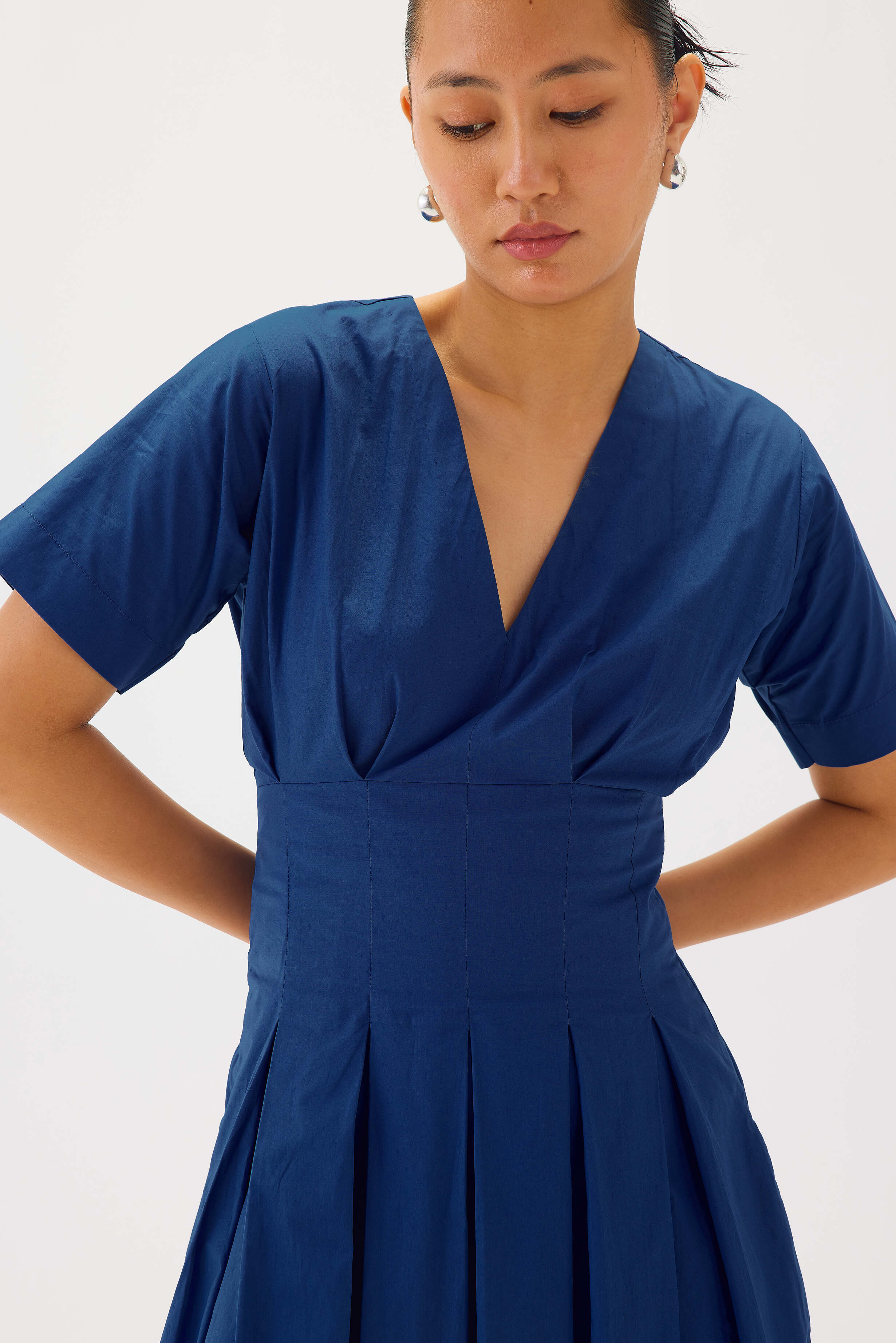 Poplin V-Neck Box Pleat Midi Dress | Blue
