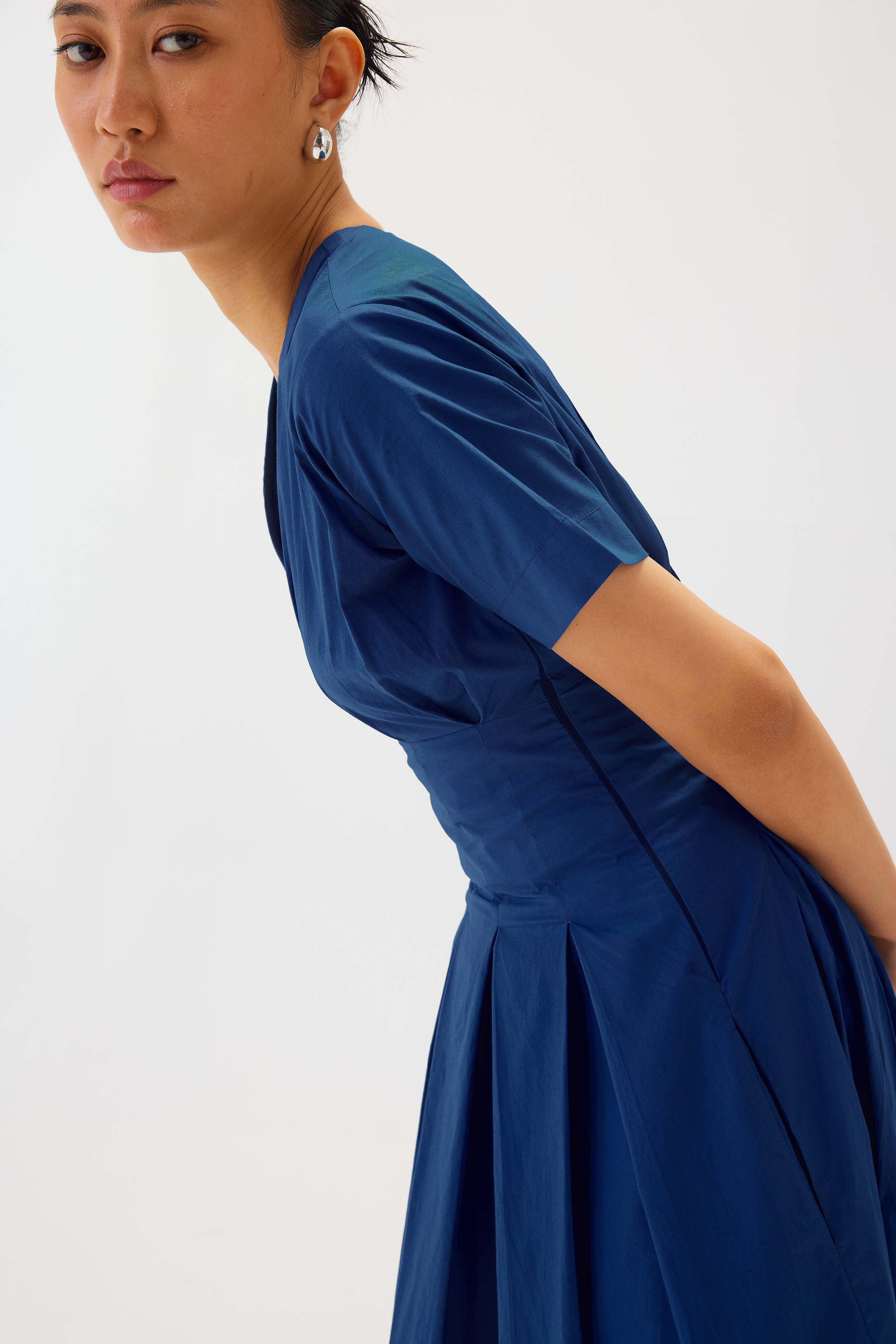 Poplin V-Neck Box Pleat Midi Dress | Blue