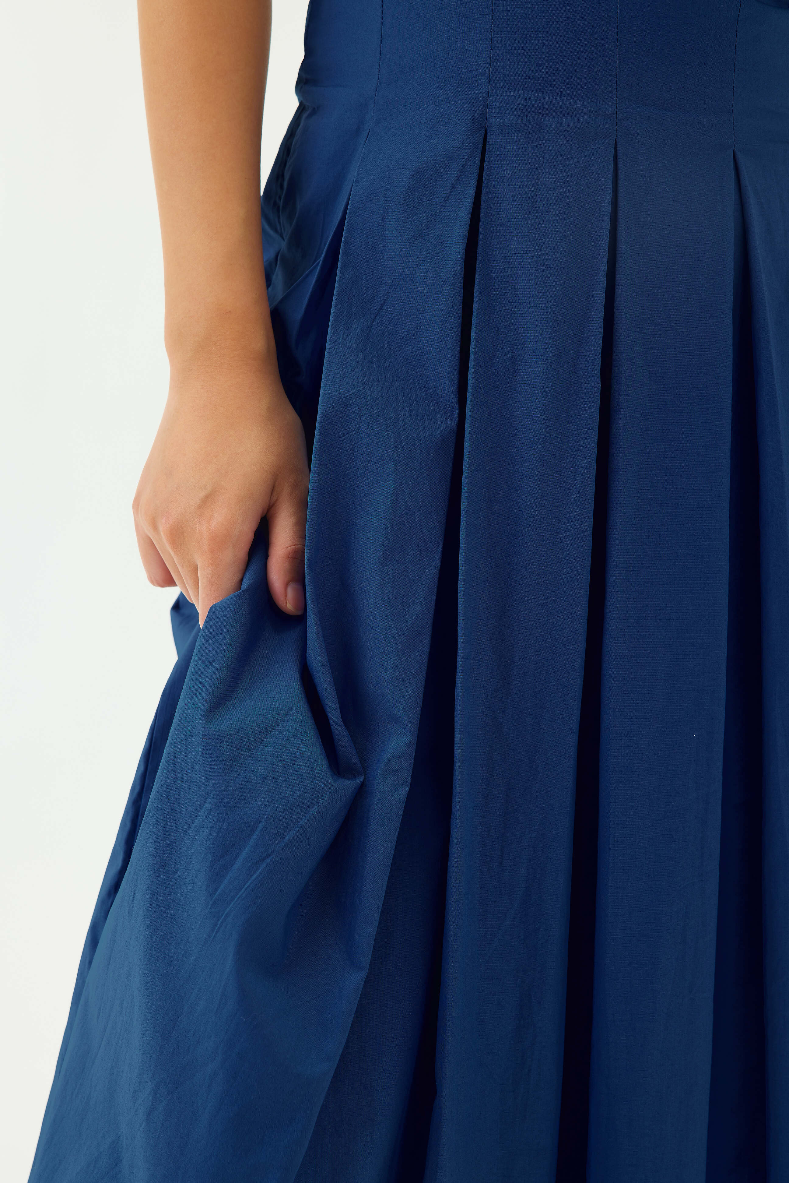 Poplin V-Neck Box Pleat Midi Dress | Blue