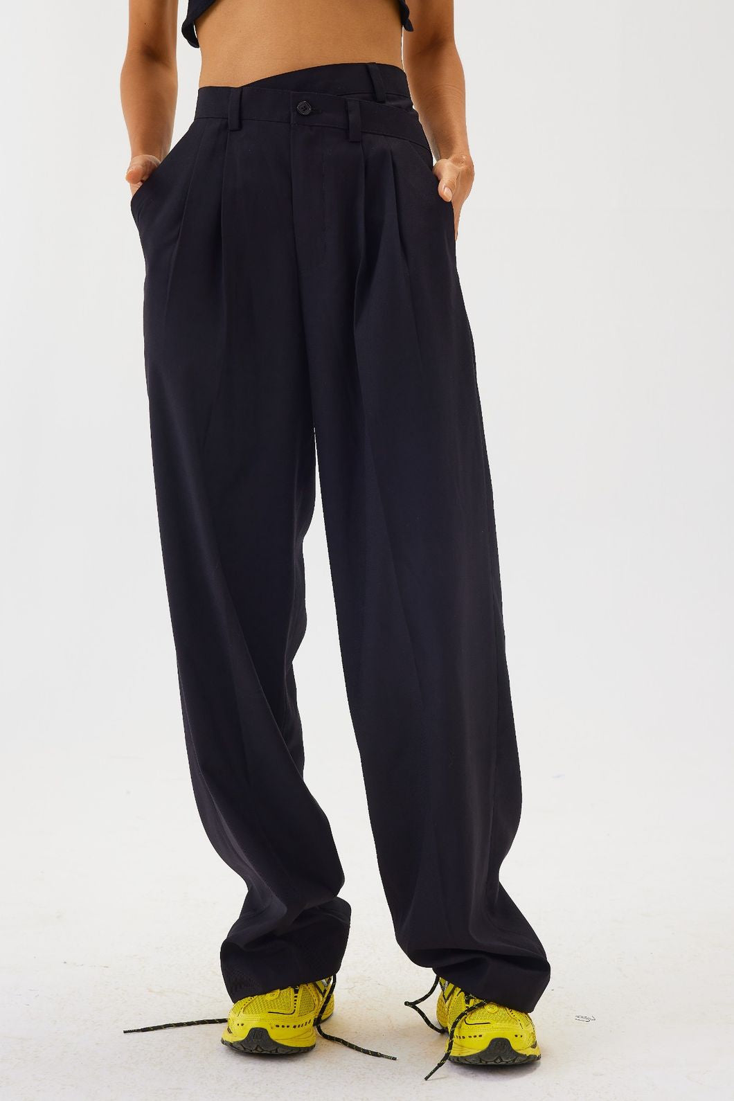 Wide Leg Pleated Pants with Double Closure Detail | Black
