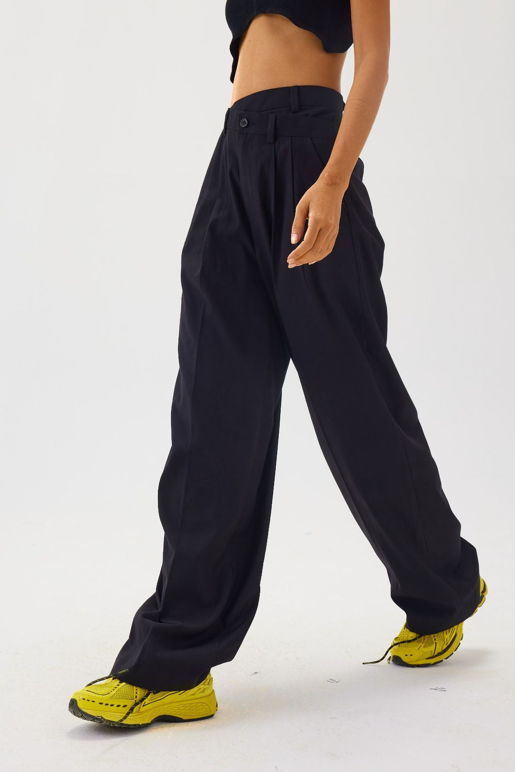 Wide Leg Pleated Pants with Double Closure Detail | Black