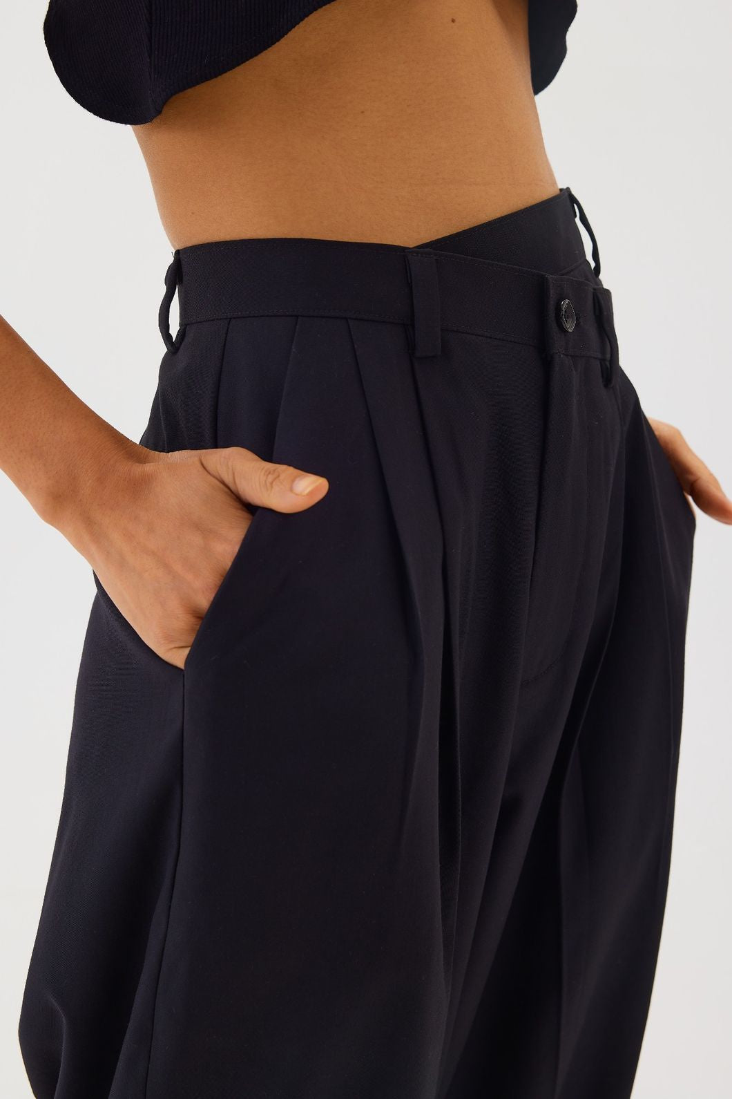 Wide Leg Pleated Pants with Double Closure Detail | Black