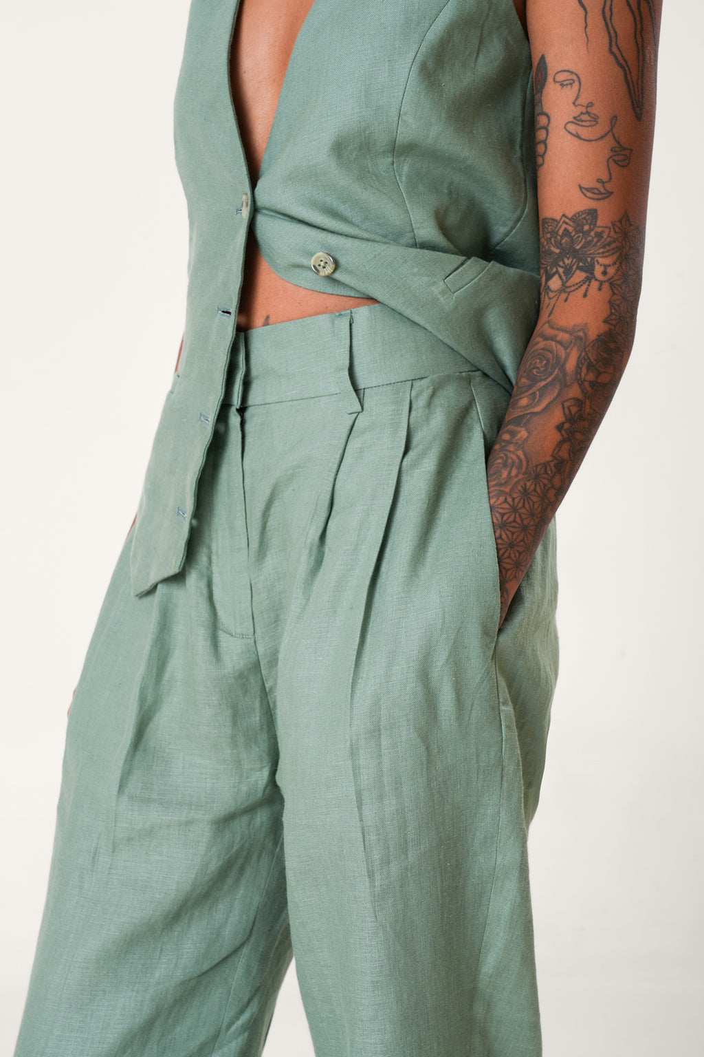 Live in your Linen Pants | Green