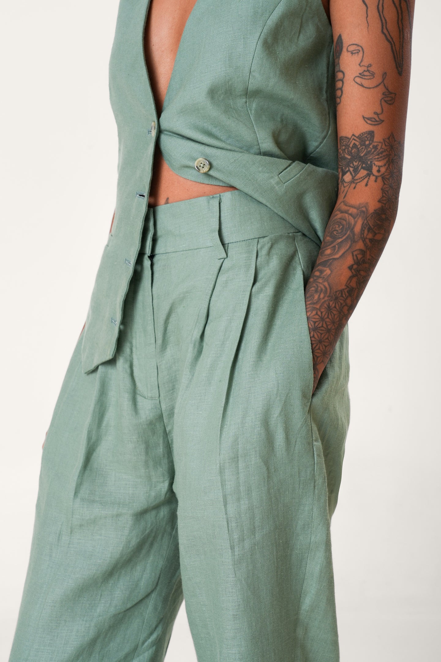 Live in your Linen Pants | Green