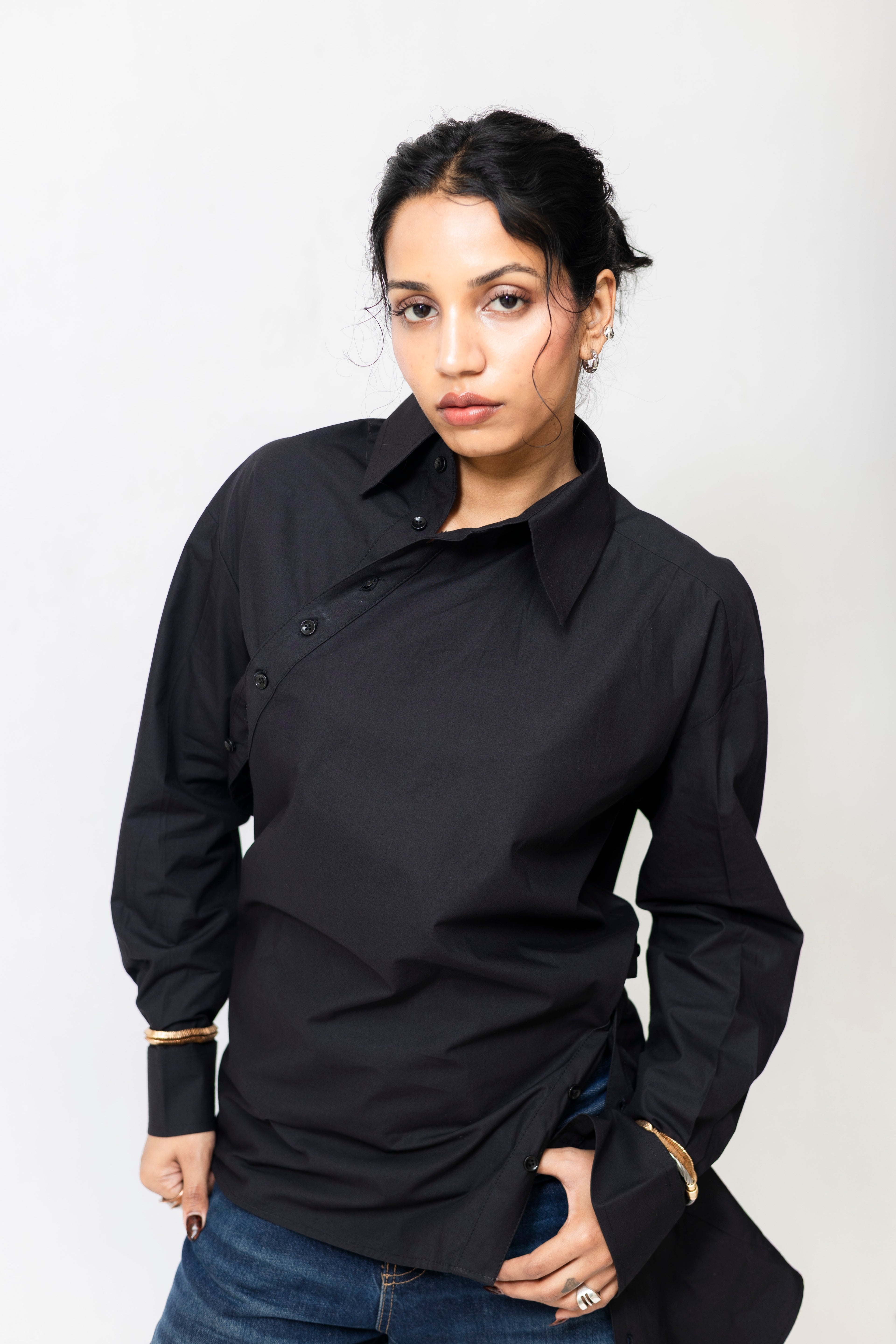 Multi-Way Buttoned Black Shirt | Modular Styling Shirt