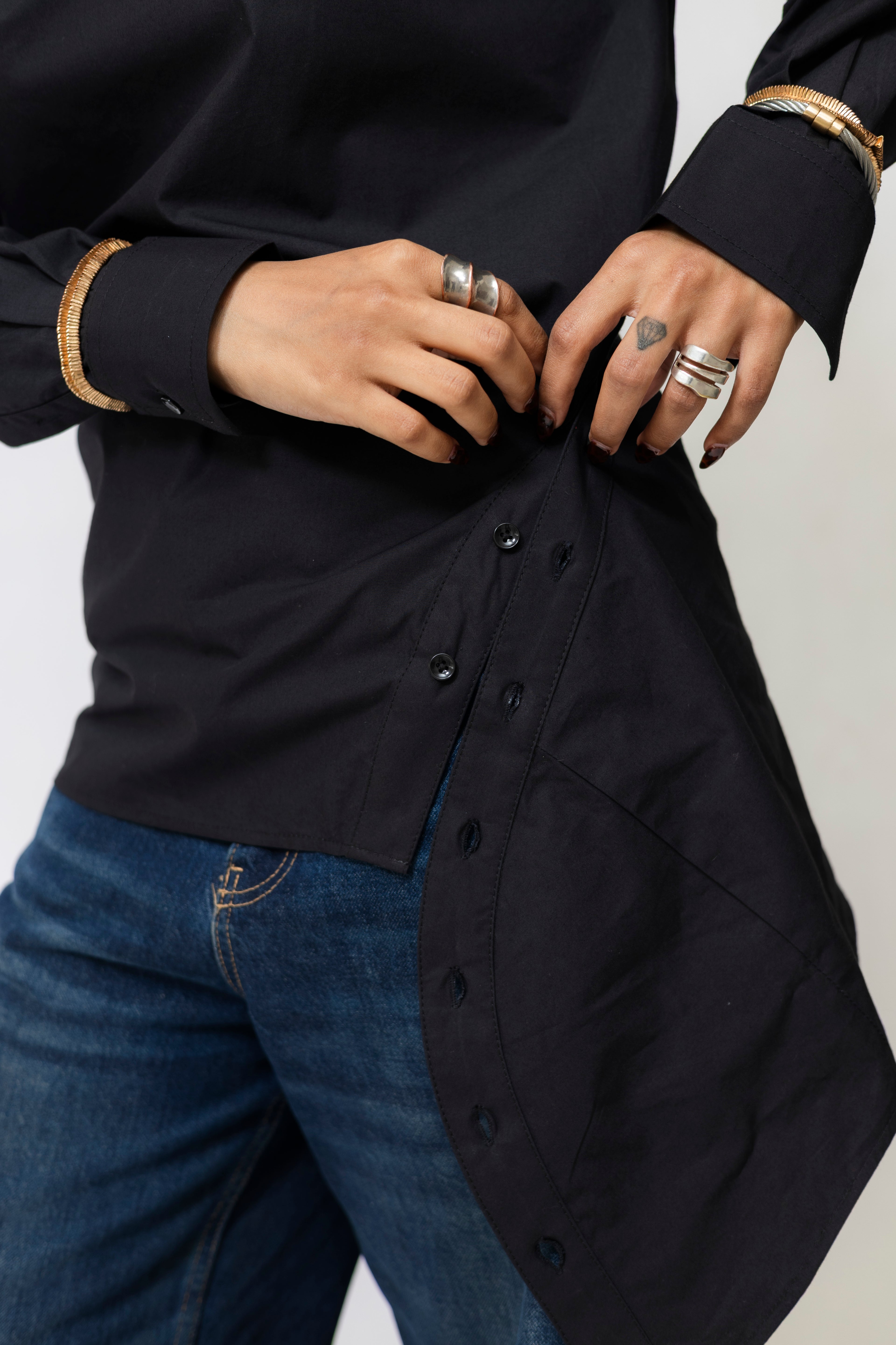 Multi-Way Buttoned Black Shirt | Modular Styling Shirt