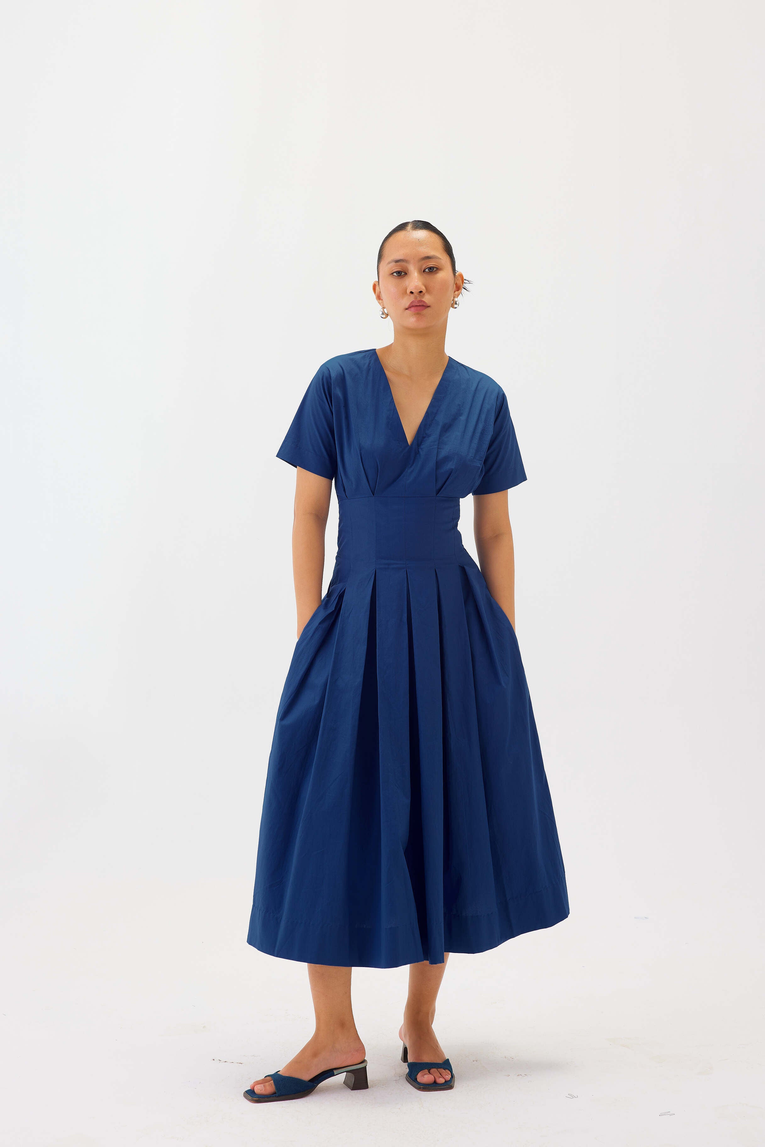 Poplin V-Neck Box Pleat Midi Dress | Blue